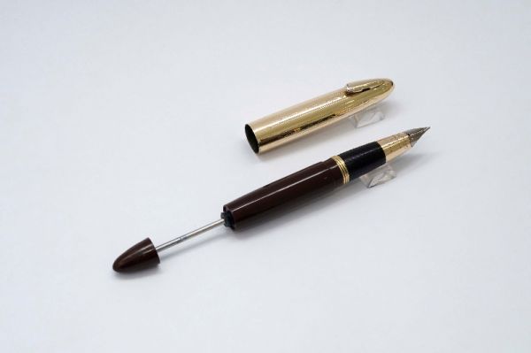 Sheaffer-Tuckaway-Gold-Filled-Cap-Burgundy-Vacuum-Filler-3.jpg