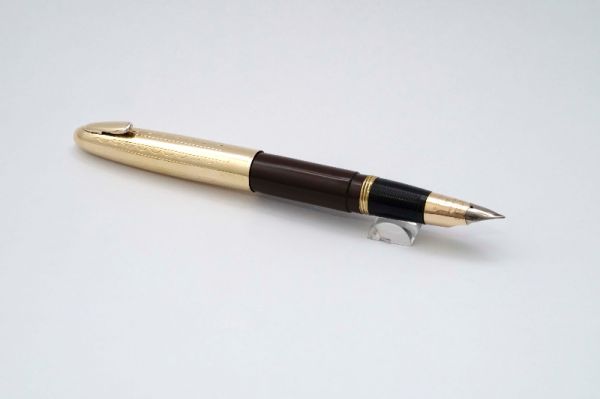 Sheaffer-Tuckaway-Gold-Filled-Cap-Burgundy-Vacuum-Filler-6.jpg