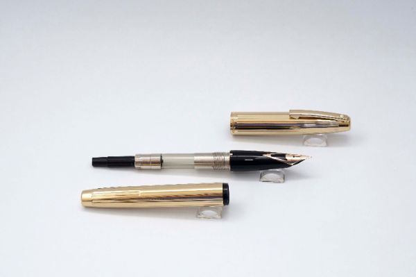 Sheaffer_797_Imperial_Triumph_Gold_Plated_Fluted_4.jpg