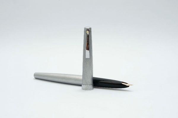 Sheaffer_Lady_620_Brushed_Chrome_3.jpg