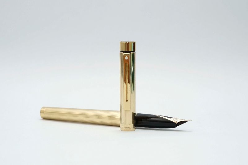 Sheaffer_Targa_1005_Gold_Fluted_2.jpg