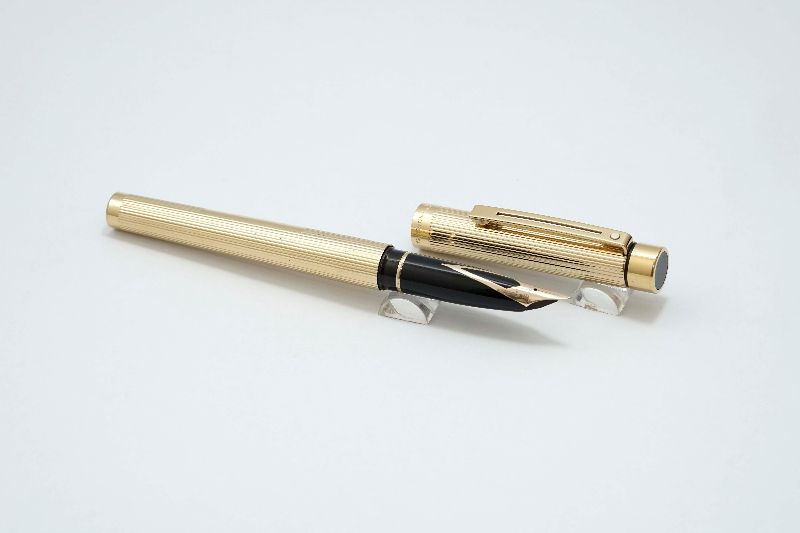 Sheaffer_Targa_1005_Gold_Fluted_3.jpg