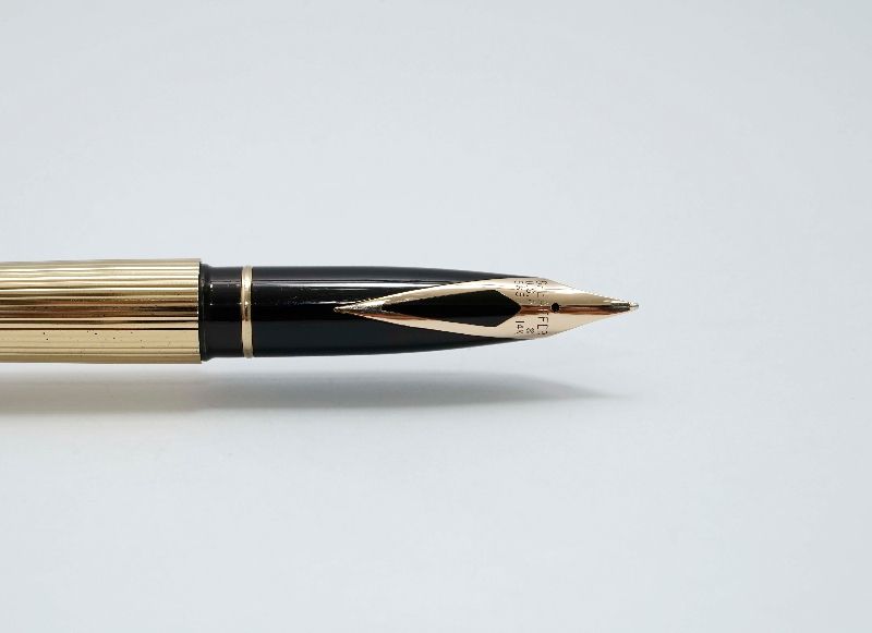 Sheaffer_Targa_1005_Gold_Fluted_4.jpg