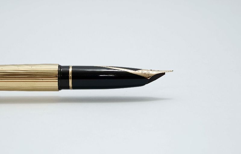 Sheaffer_Targa_1005_Gold_Fluted_5.jpg
