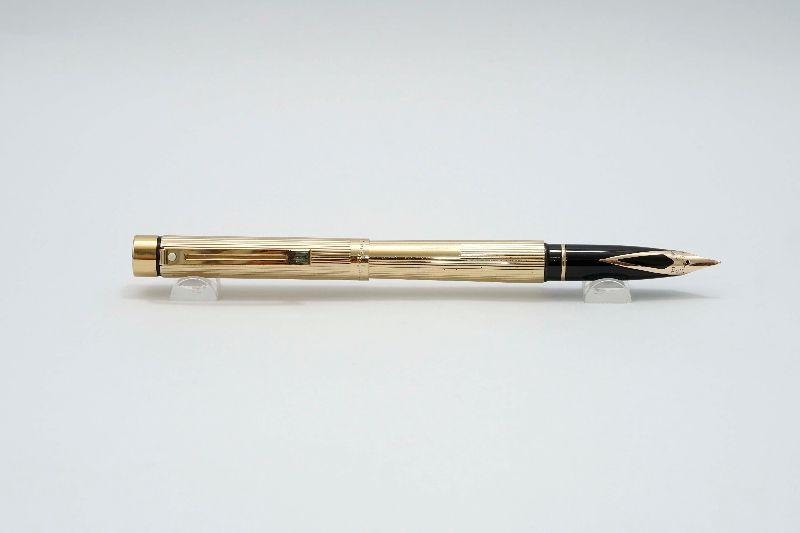 Sheaffer_Targa_1005_Gold_Fluted_9.jpg