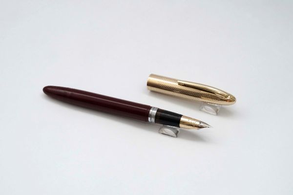 Sheaffer_Triumph_Touchdown_Bordeaux_&_Gold_Filled_Cap_6.jpg