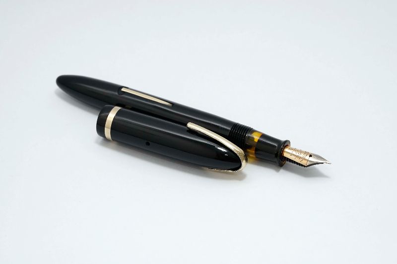 Sheaffer_Valiant_Military_Clip_Balance_Black_Celluloid_10.jpg