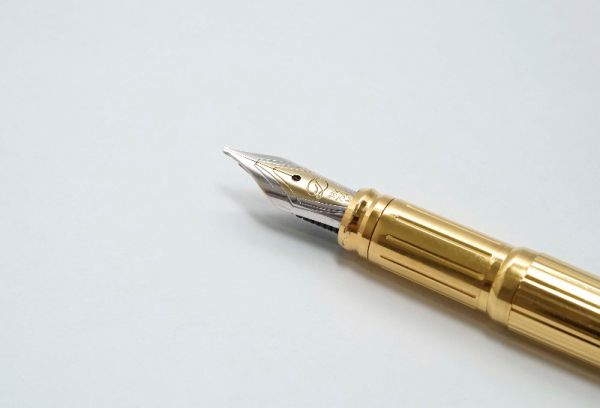 ST-Dupont-Classic-Gold-Plated-Pinstripe-4.jpg