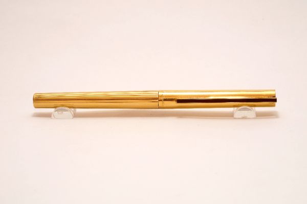 ST-Dupont-Classic-Vermeil-Gold-Plate-11.jpg