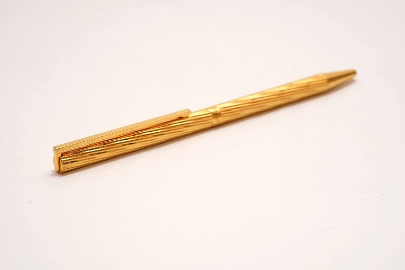 ST-Dupont-Classique-Gold-Plated-4.jpg