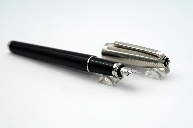ST-Dupont-Elysee-Stainless-Steel-Black-Lacquer-3.jpg