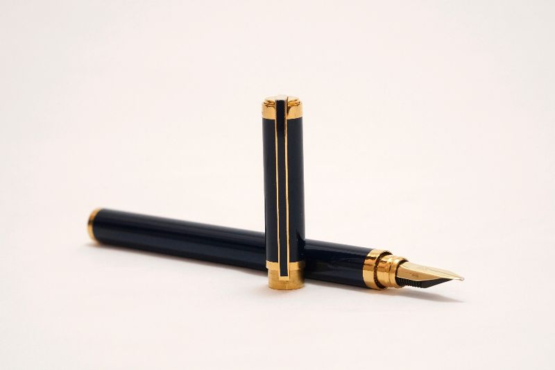 ST-Dupont-Navy-Blue-Lacquer-Gold-Accents-2.jpg