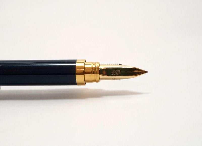ST-Dupont-Navy-Blue-Lacquer-Gold-Accents-4.jpg