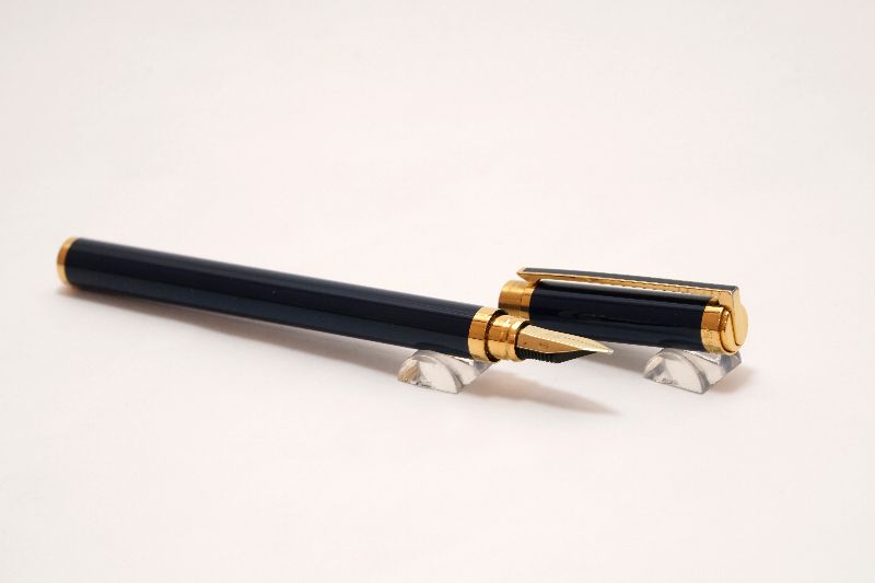 ST-Dupont-Navy-Blue-Lacquer-Gold-Accents-6.jpg