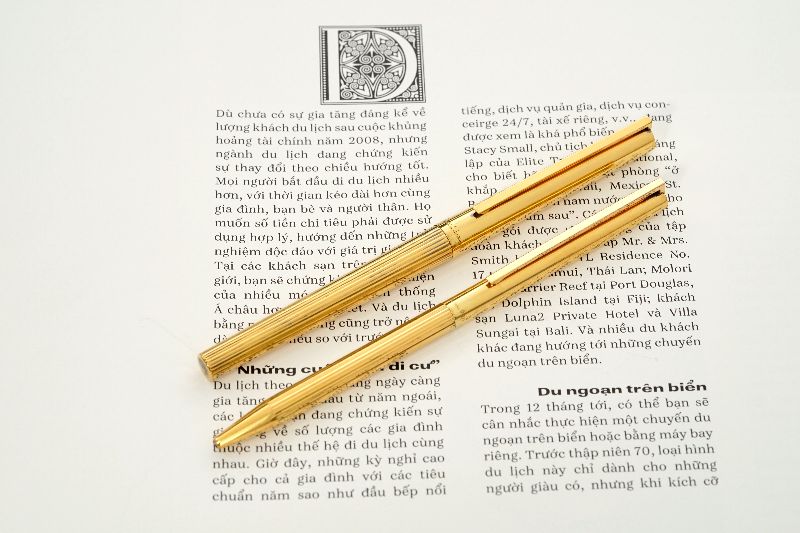 STDupont-Classique-Vermeil-Gold-Plated-1.jpg