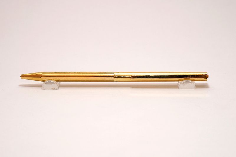 STDupont-Classique-Vermeil-Gold-Plated-2.jpg