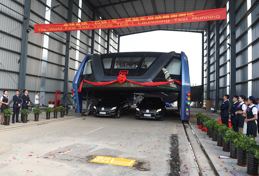 transit-elevated-bus-first-test-ride-qinhuangdao-china-2.jpg