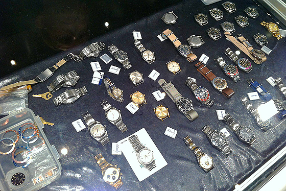 Vintage_watches_on_table_560.jpg