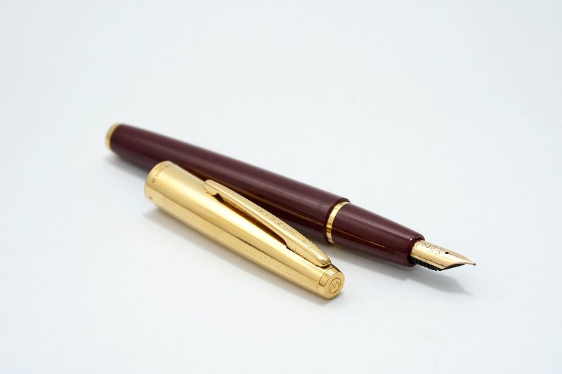 Waterman-88-Red-Lamine-Gold-Cap-2.jpg