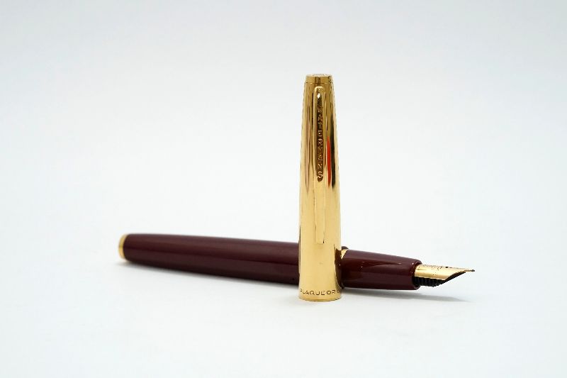 Waterman-88-Red-Lamine-Gold-Cap-3.jpg