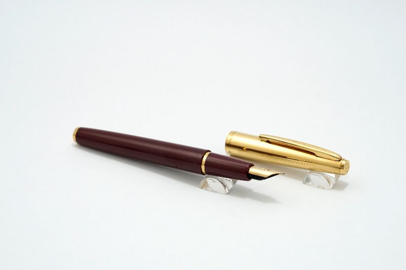 Waterman-88-Red-Lamine-Gold-Cap-6.jpg