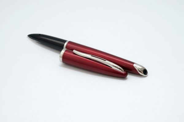 Waterman_Carene_Glossy_Red_Palladium_Trim_8.jpg
