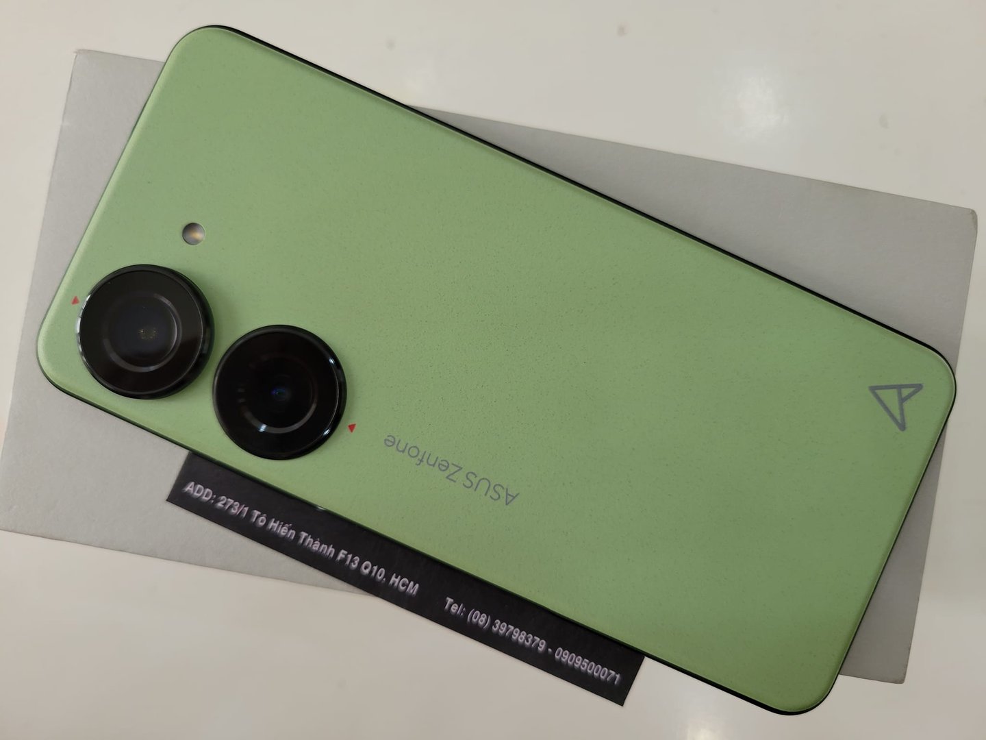 Zenfone 10 xanh la 4.jpg