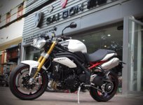 Triumph-Speed-Triple-R-19.jpg