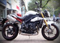 Triumph-Speed-Triple-R-20.jpg