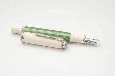 Pelikan-Souveran-M605-Green-White-Special-Edition-3.jpg