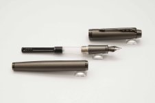 Parker-IM-Monochrome-Gun-Metal-4.jpg