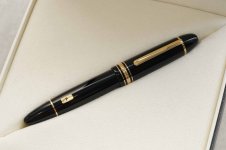 Montblanc-Meisterstuck-149-Classic-Black-Resin-5.jpg