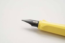 Lamy-Safari-Line-Friends-Sally-Special-Edition-3.jpg