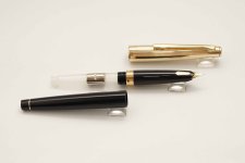 Pilot-Vintage-Classic-14K-Rolled-Gold-Cap-Black-Barrel-5.jpg