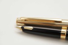 Pilot-Vintage-Classic-14K-Rolled-Gold-Cap-Black-Barrel-4.jpg
