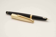 Pilot-Vintage-Classic-14K-Rolled-Gold-Cap-Black-Barrel-2.jpg