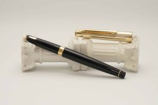 Pilot-Vintage-Classic-14K-Rolled-Gold-Cap-Black-Barrel-1.jpg