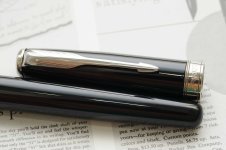 Parker-Sonnet-07-Black-Lacquer-CT-Rollerball-5.jpg