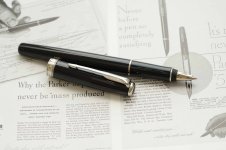 Parker-Sonnet-07-Black-Lacquer-CT-Rollerball-2.jpg