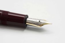 Montblanc-Meisterstuck-Le-Grand-147-Traveller-Bordeaux-4.jpg