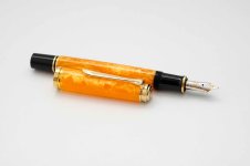 Pelikan-Souveran-M600-Vibrant-Orange-2.jpg