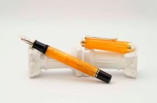 Pelikan-Souveran-M600-Vibrant-Orange-1.jpg