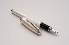 Parker-Urban-Premium-Pearl-Metal-5th-3.jpg
