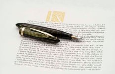 Sheaffer-Balance-Premier -Oversize-Carmine-Celluloid-Vacuum-Filler-1.jpg