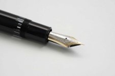 Montblanc-Meisterstuck-149-Classic-Black-Resin-4.jpg