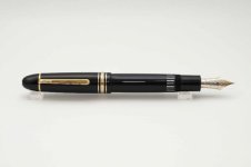 Montblanc-Meisterstuck-149-Classic-Black-Resin-8.jpg