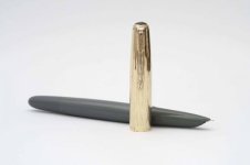 Parker-51-Vacumatic-Dove-Grey-Gold-Filled-Parallel-Lines-Cap-2.jpg