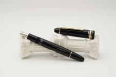 Montblanc-Meisterstuck-146-Classic-Black-Resin-1.jpg