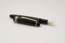 Montblanc-Meisterstuck-146-Classic-Black-Resin-4.jpg