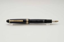 Montblanc-Meisterstuck-146-Classic-Black-Resin-8.jpg